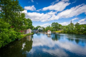 Cruise along Lake Winnipesaukee 