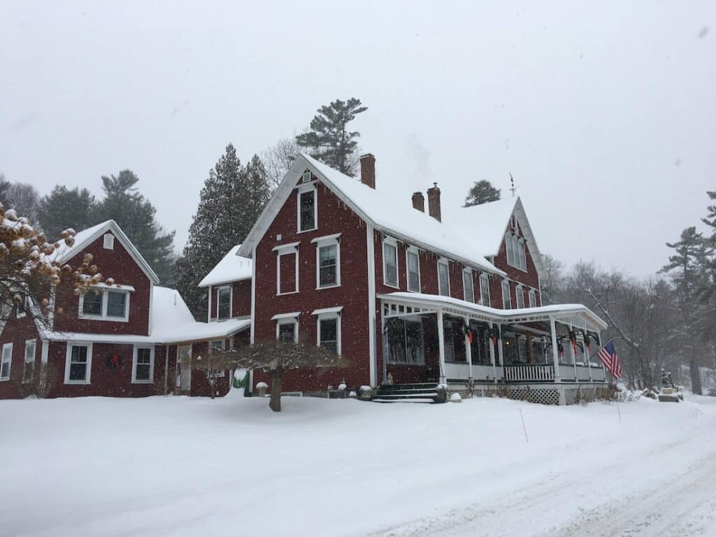 Things to do in New Hampshire, gorgeous bed and breakfast on the lake covered in snow 